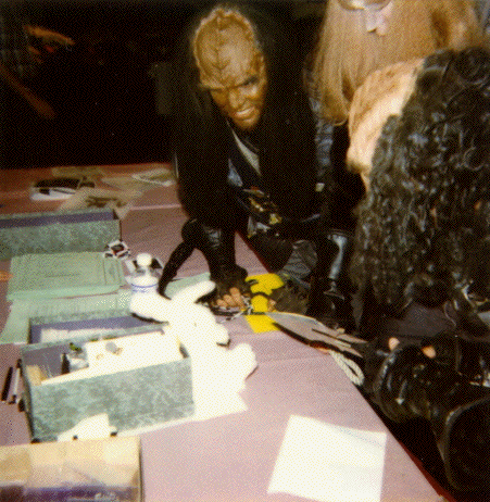 Rabbit surounded by Klingons